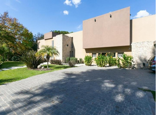 Venta Casa En Pilar Highland Park Country Club