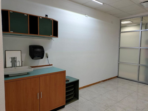 Imagen 6 de 11 de Consultorio En Renta En Tec 100 En Tec 100