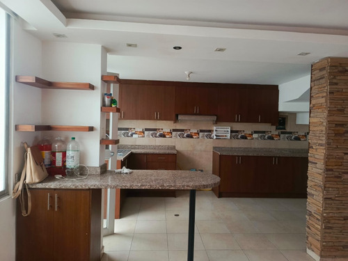 Bonita Casa De Doble Planta Dentro De Un Conjunto Residencia