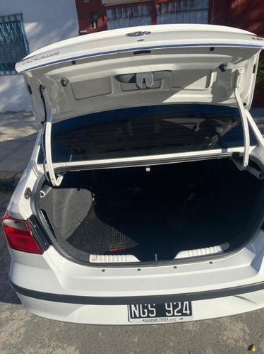 Volkwagen Voyage 1.6 16v Highline Full Con Pantalla Nafta