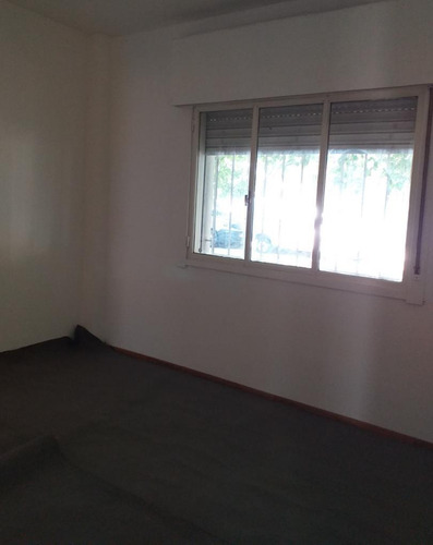 Apartamento En Planta Baja Con Renta En La Blanqueada