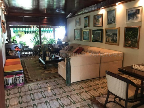 Hermosa Casa De Una Planta Con Grandes Espacios Y Bella Terraza En Santa Paula. Mls # 25-13494 Lp