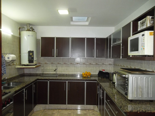 Imagen 4 de 14 de Impecable Casa En Venta De 3 Ambientes, Con Pileta Y Quincho