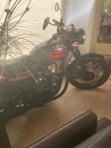 Kawasaki W800 S.e. (no Triumph Boneville, Honda O Scrambler)