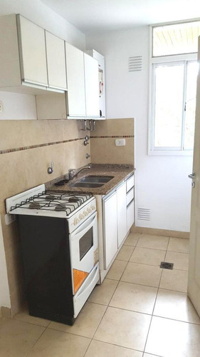 Imagen 3 de 9 de Departamento En Barrio Lourdes!! Un Dormitorio Poca Antigüedad!!