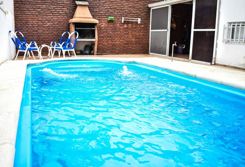 Venta Casa 4 Amb. C/pileta Hurlingham/ Bajo Valor