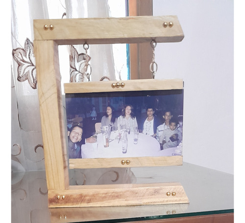 Porta Retratos En Madera Con Adornos De 22 X 18 Cm