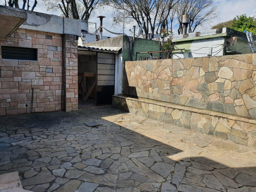 Bajó De Precio !!! Inmobiliaria Rias Altas Vende Hermosa Casa A Reciclar, A Media Cuadra De Garzón Con Muchas Comodidades + Apartamento