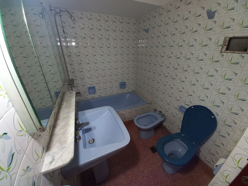 Casa + 2 Locales En Inmaculado Estado De Conservación!