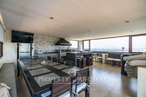 Increíble Casa Mediterranea En Venta Con Gran Terr...