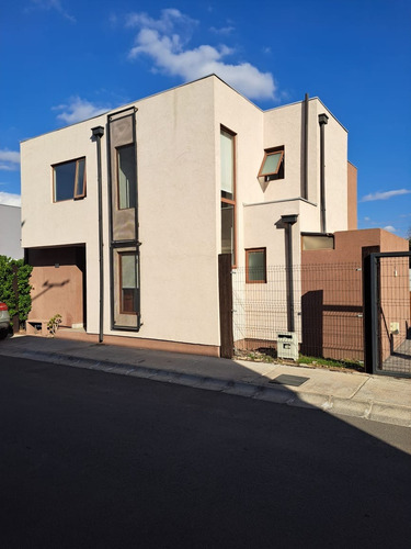 Hermosa Casa De 2 Pisos Quillota