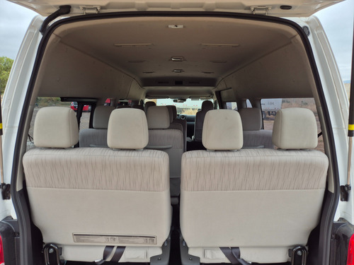 Nissan Urvan 2.5 15 Pas Amplia Aa Mt