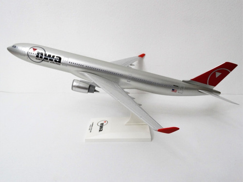 Northwest Airlines Airbus A330-300 Avión A Escala Skymarks