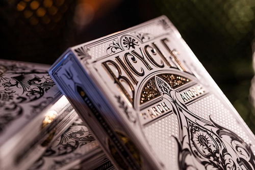 Arcanjos De Bicicleta Jogando Cartas