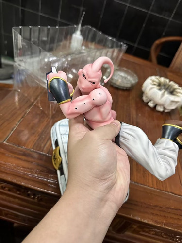 Figura Majin Boo Dragon Ball Z Acostado Colchon Revista Pvc