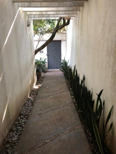 Casa À Venda No Bairro Jardim Europa - São Paulo/sp - O-10370-19799