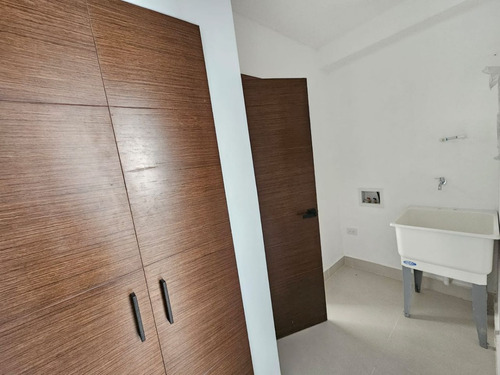 Apartamento En Venta En Mirador Norte, Santo Domingo, 95m2, 2 Hab. 2 Parqueos, Exclusivo Complejo Con Todas Las Comodidades Que Ofrece, Zona Tranquila, Seguridad, Oportunidad De Invertir En Tu Sueño.