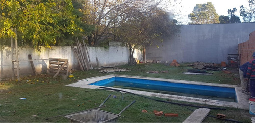Casa De 4 Ambientes Con Piscina En Venta