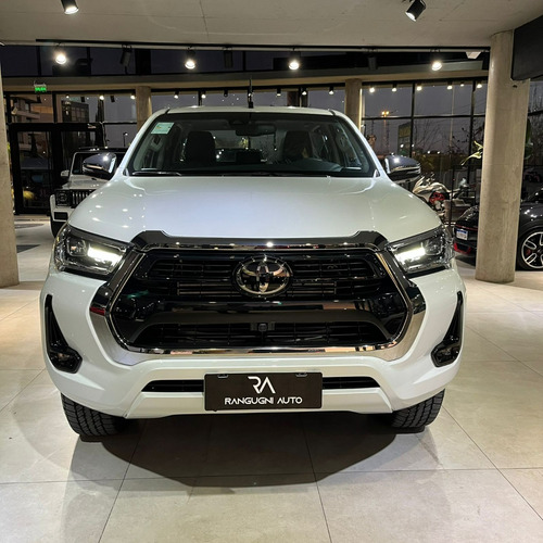 Imagen 2 de 19 de Toyota Hilux 2.8 Cd Srx 177cv 4x4 At