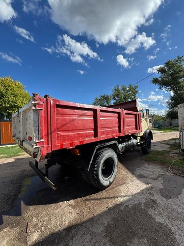 Mercedes Benz 1114 - Volcador (baranda Volcable)