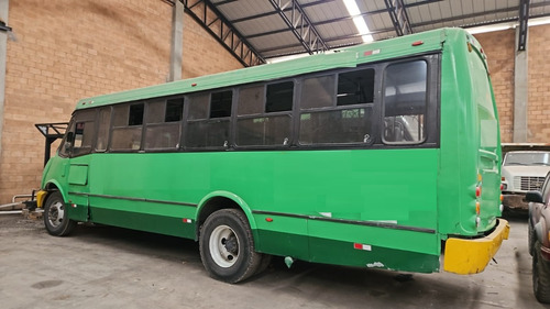 Autobus Mercedes Benz 2006 De Uso Mediano