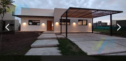 Venta De Casa En Barrio Cerrado Santo Tomas