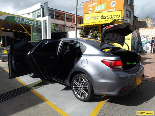 Imagen 13 de 25 de Kia Rio 1.4 At