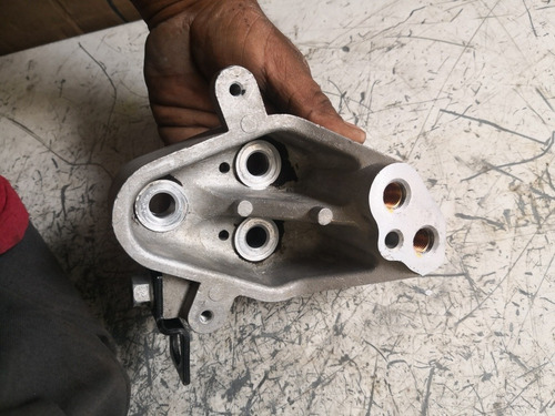 Base Soporte Motor Izquierdo Attitude 1.6 Automático 06-11 (Usado)