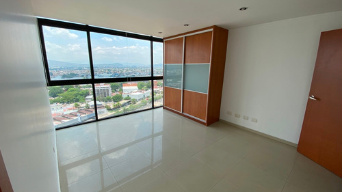 Imagen 8 de 14 de Lujoso Departamento , Torre Recoleta Zona Chapultepec. Gdl