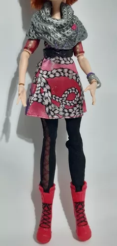 Boneca Ever After High Jogo de Dragões Holly O'Hair Mattel com o Melhor  Preço é no Zoom