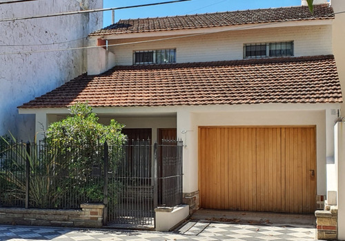 Casa En Lote Propio A Media Cuadra De La Avenida Santa Marina!!!