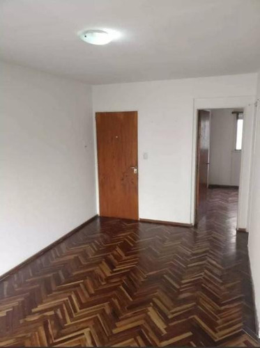 Imagen 1 de 7 de Se Vende, Departamento De 1 Dormitorio, Amplio. Zona Centro.