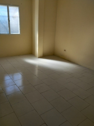 Imagen 5 de 15 de Apartamento En Alquiler En La Romana Maracay Centrico - Br