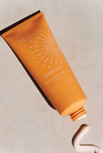 Nu Skin | Sunright Protector Solar SPF 50 Bloqueador Protector Resistente al Agua Rostro y Cuerpo Para Todo Tipo de Piel 100ml