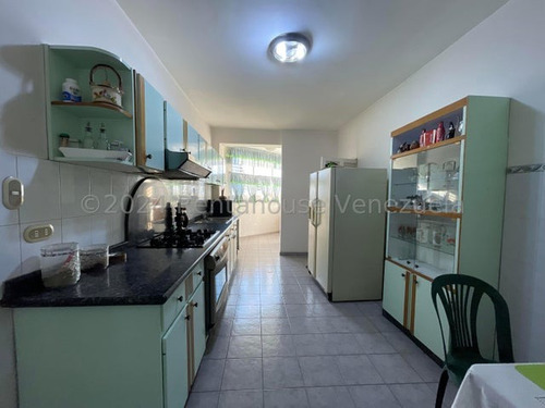 Apartamento Tipo Penthouse En Venta Ub La Esperanza Maracay Con Terraza Y Pozo De Agua Negociable Kg