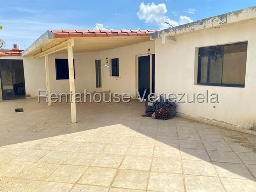 Casa En Venta En Cabudare Urb Cañaveral Dispone De 4 Habitaciones 3 Baños Acabados Modernos Tanque Subterráneo Cod 25 16777 Comunícate Soy Gabi Irastorza