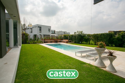 Moderna Casa En Venta En Terravista, General Rodriguez