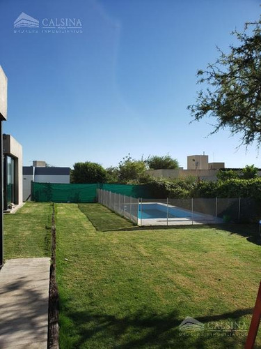 Casa En Una Sola Planta - Rio Ceballos / Bela Vista - Impecable