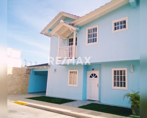 Imagen 2 de 12 de Se Vende Town House En La Av. Anzoátegui, Lechería. Ana Villamizar 0412-5935260.