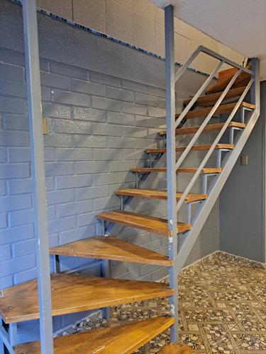 En Venta Casa 2 Pisos. 100/70 M2. Sin Subsidiio