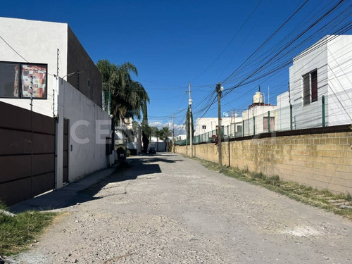 Terreno En Privada En La Colonia La Carcaña
