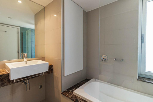 Departamento A La Venta En Punta Del Este Frente A Playa Brava De 4 Dormitorios, Todos En Suite