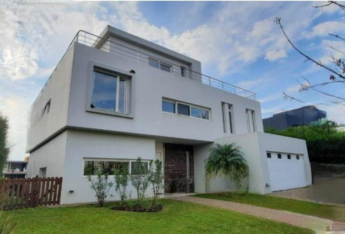 Casa Al Rio En Venta En El Yacht, Nordelta, Tigre