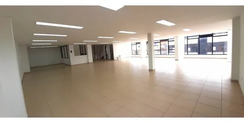 Edificio En Arriendo, Zona Comercial, Restrepo