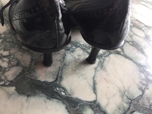 Zapatos Negros Cuero Y Charol , Con Tira En Tobillo.