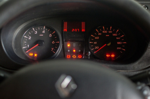Imagen 3 de 19 de Renault Kangoo Confort 5 Asientos 2015 Dci Osn