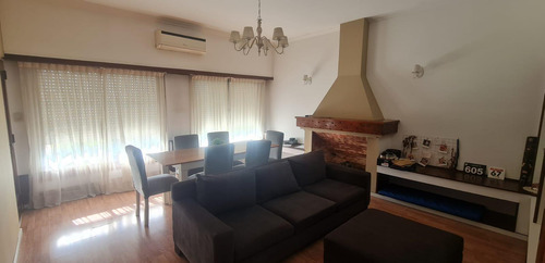 Casa En Venta - 2 Dormitorios 2 Baños - 546mts2 - Castelar