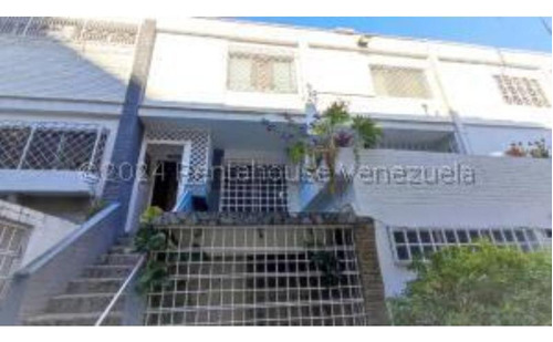 #24-14906  Espectacular Apartamento Duplex En Los Naranjos De Las Mercedes 
