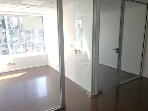 Imagen 7 de 12 de Oficina Moderna En Exclusivo Sector De Las Condes.