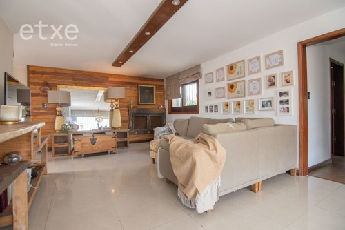 Casa En Venta De 4 Dormitorios En Carrasco